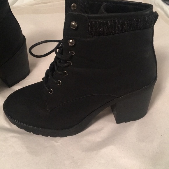 JustFab Shoes - 💖JustFab Black Ankle Boots